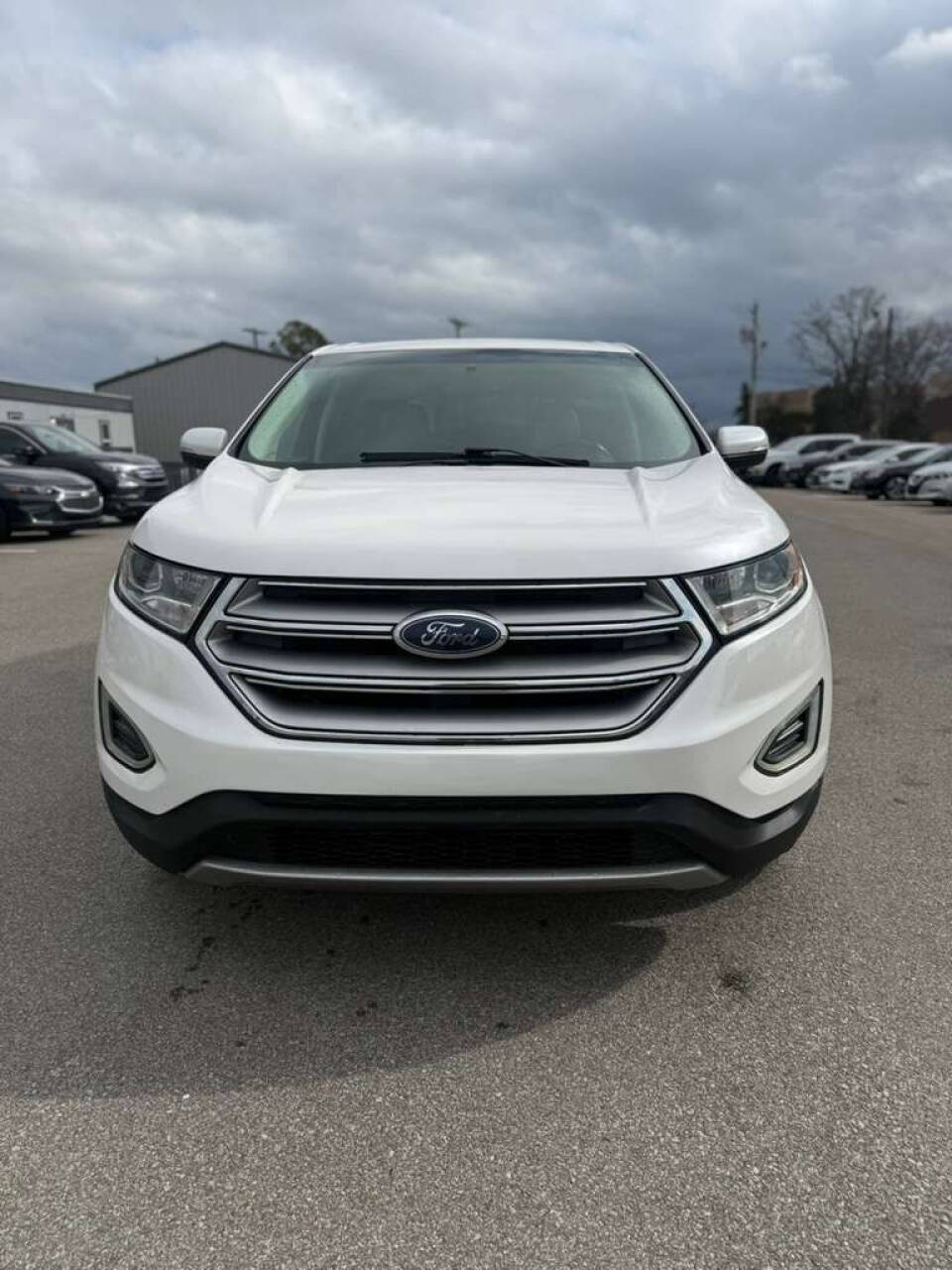 Off white 2017 Ford Edge Titanium AWD Titanium 4dr Crossover 2