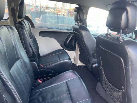 2016 Chrysler Town and Country Touring