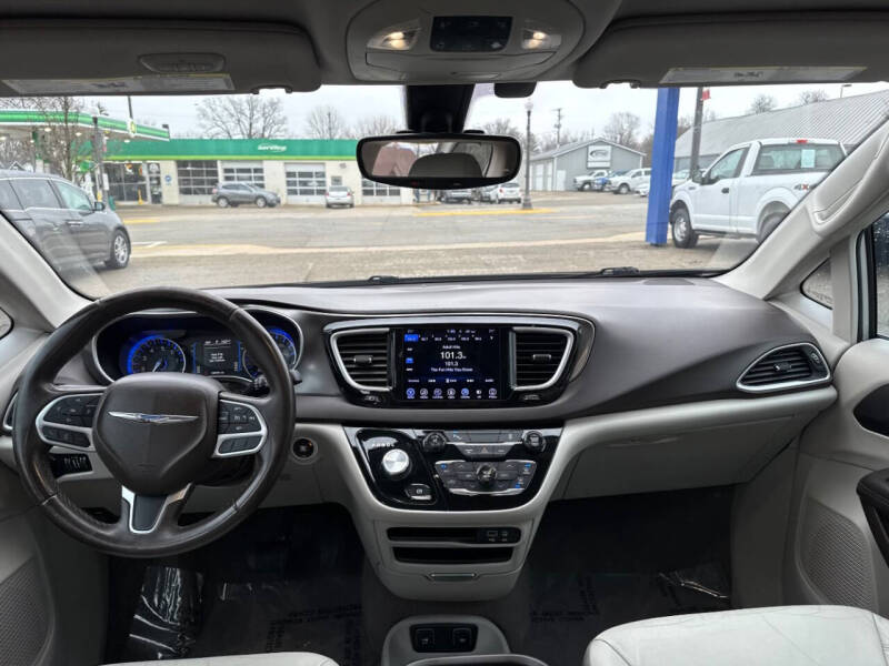 2017 Chrysler Pacifica Touring-L