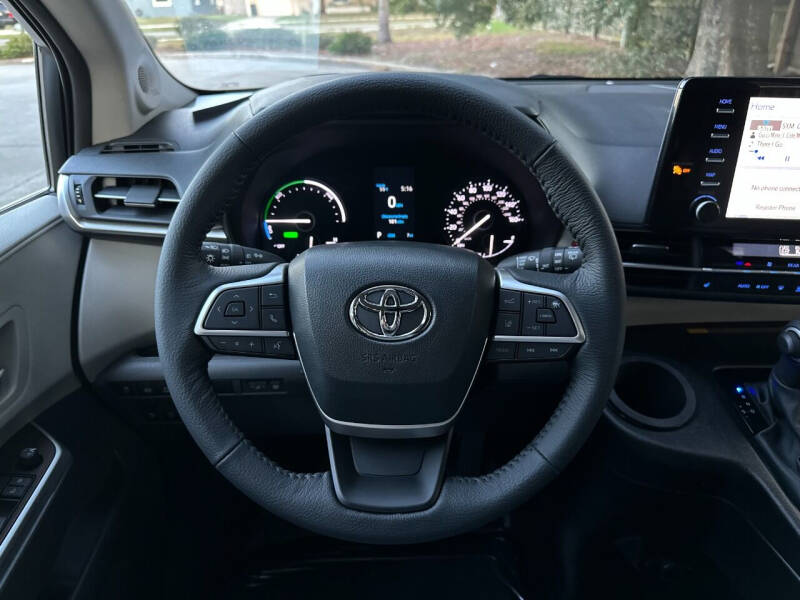 2024 Toyota Sienna XLE 8-Passenger