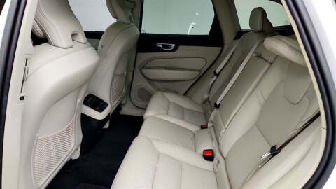 2023 Volvo XC60 B6 Ultimate Bright Theme