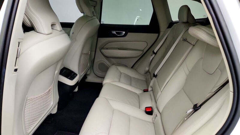 2023 Volvo XC60 B6 Ultimate Bright Theme