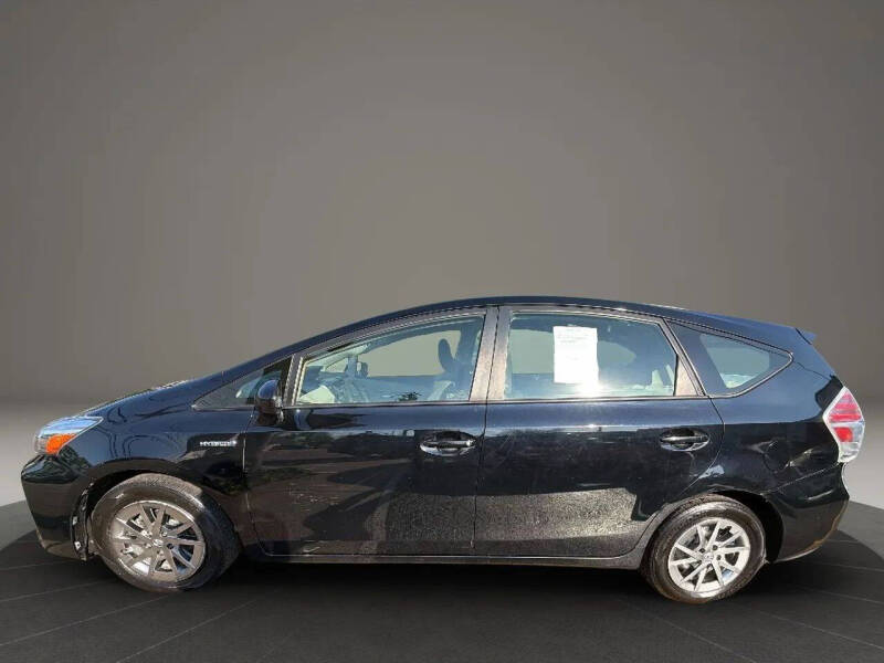 2017 Toyota Prius v Three
