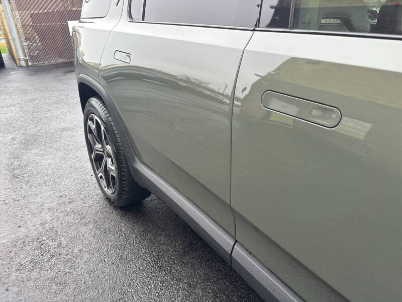 2023 Rivian R1S Launch Edition