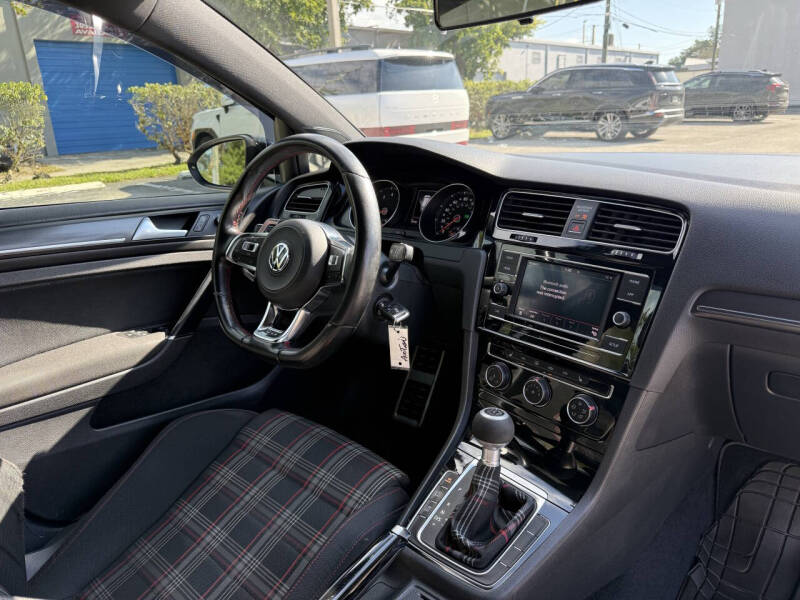 2018 Volkswagen Golf GTI S