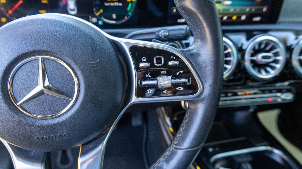 2020 Mercedes Benz CLA 250 photo 18