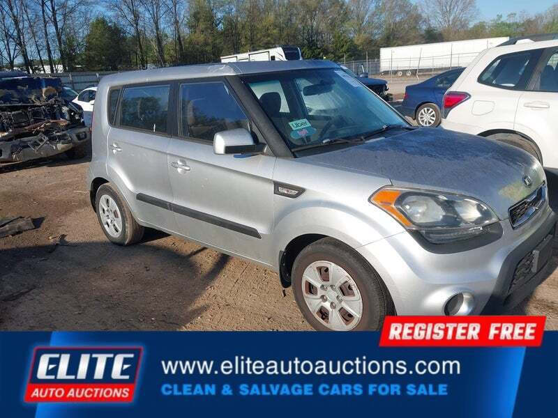 Silver 2013 Kia Soul Base 4dr Crossover 6M 1