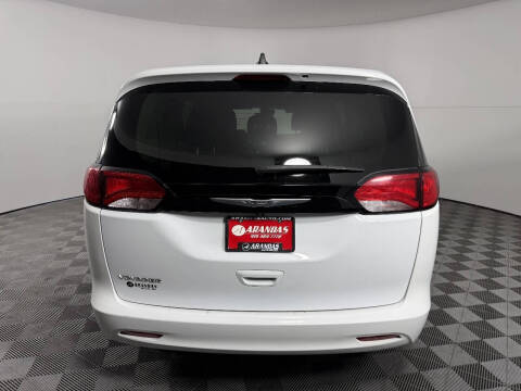 2024 Chrysler Voyager LX