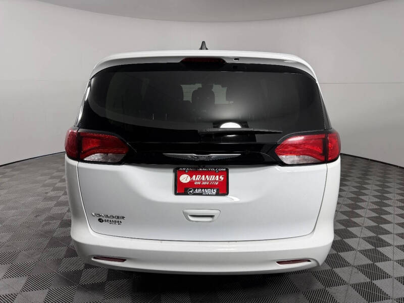 2024 Chrysler Voyager LX