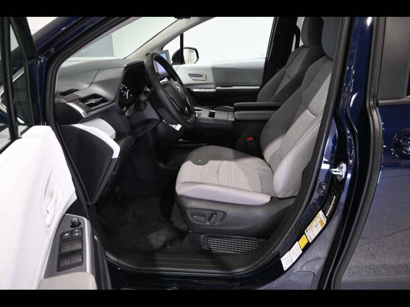 2026 Toyota Sienna LE 8-Passenger