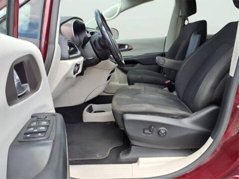 2020 Chrysler Voyager LX