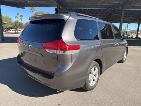 2014 Toyota Sienna LE 8-Passenger