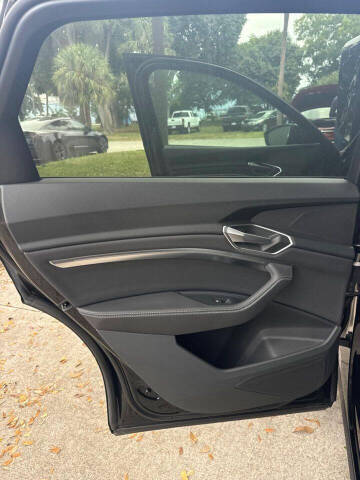 2021 Audi e-tron quattro Premium