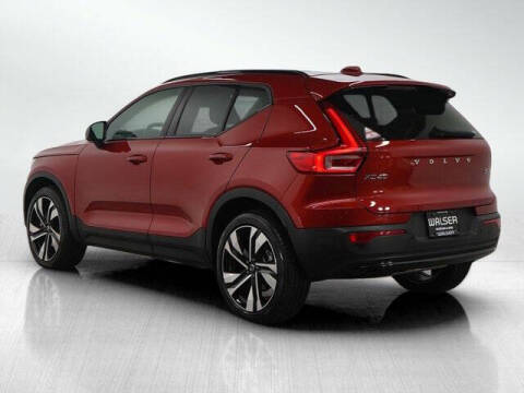 2023 Volvo XC40 B5 Ultimate Dark Theme