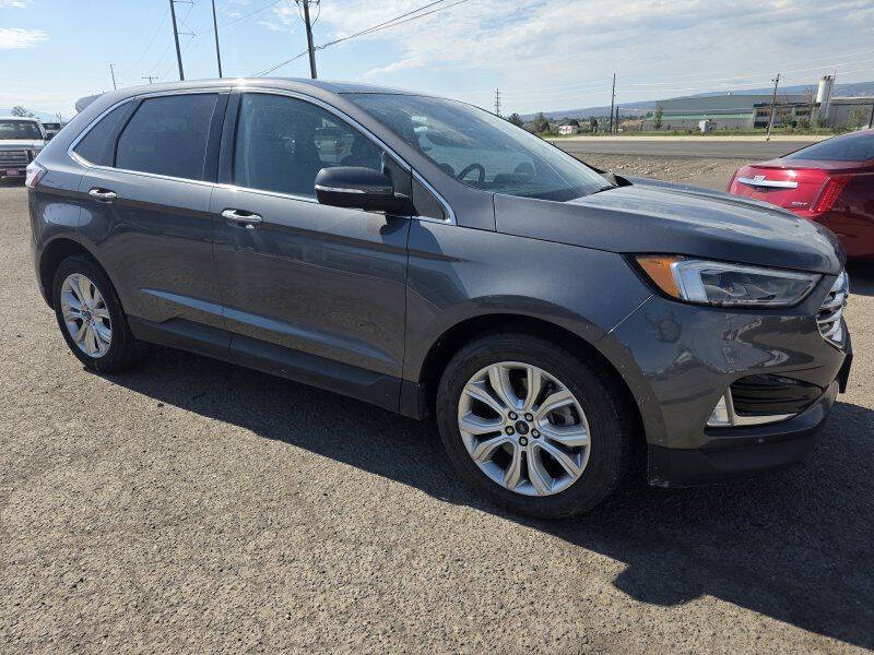 2022 Ford Edge Titanium
