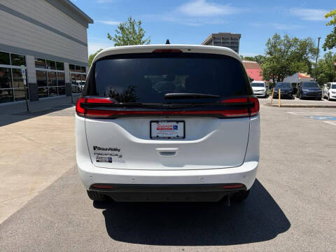 2024 Chrysler Pacifica Touring L