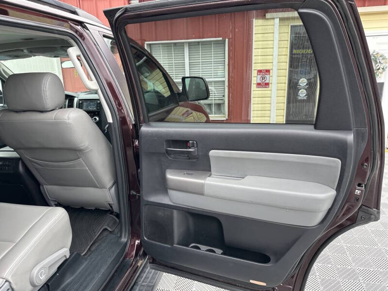 2016 Toyota Sequoia SR5