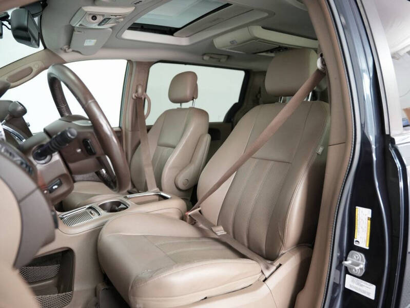 2014 Chrysler Town and Country Touring-L