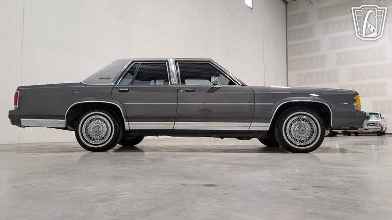 1988 Ford Crown Victoria