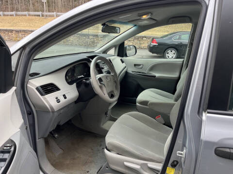2011 Toyota Sienna Base 7-Passenger