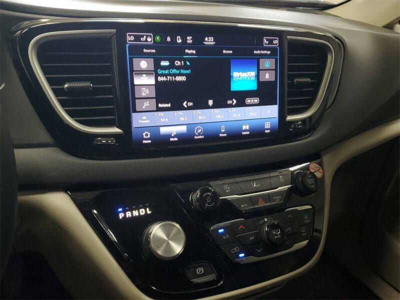 2022 Chrysler Pacifica Touring L