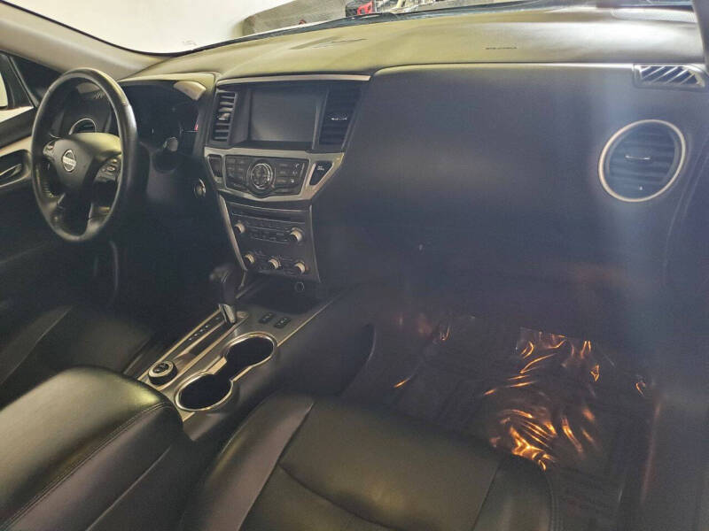 2020 Nissan Pathfinder SL