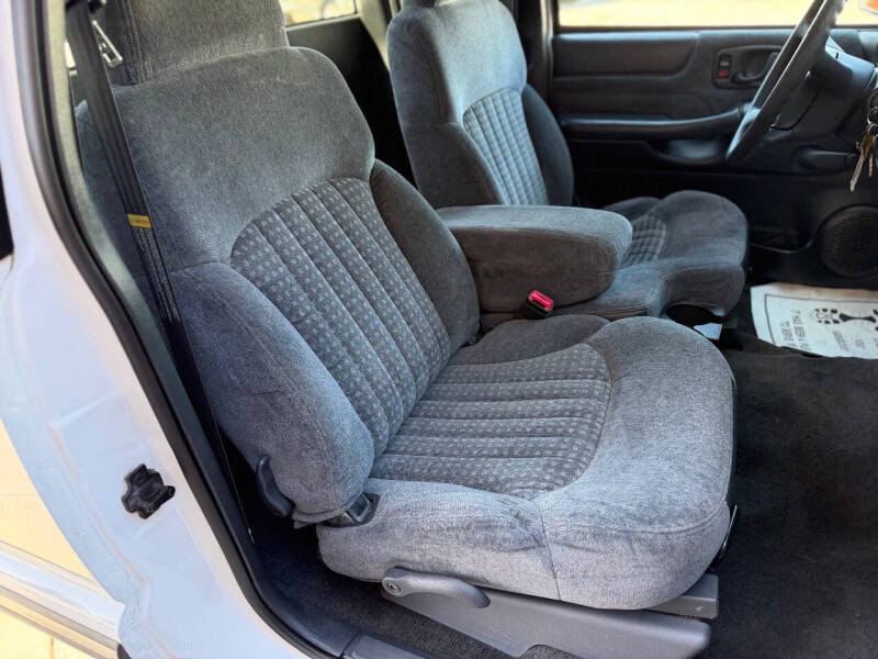 2000 Chevrolet S-10 LS