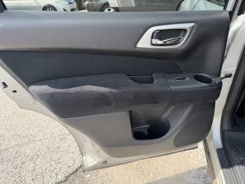 2016 Nissan Pathfinder SV
