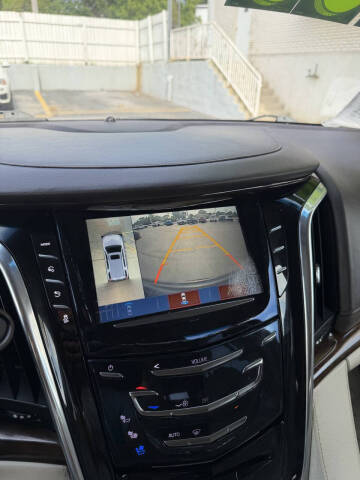 2017 Cadillac Escalade Luxury