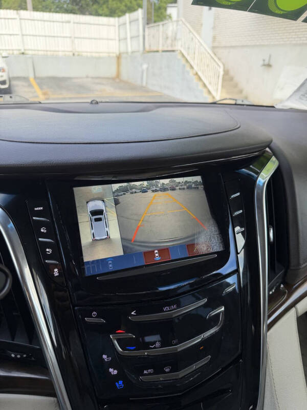 2017 Cadillac Escalade Luxury