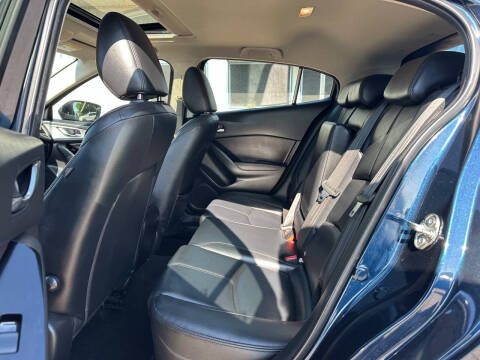 2018 Mazda MAZDA3 Touring