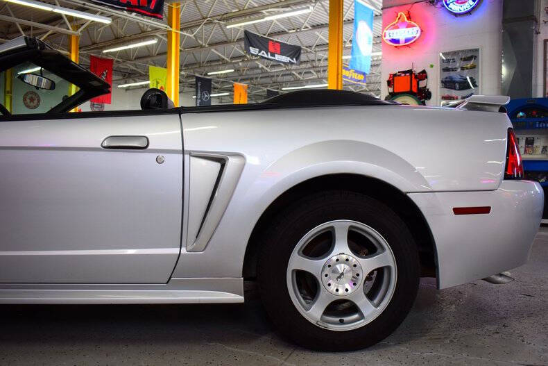 2004 Ford Mustang Deluxe