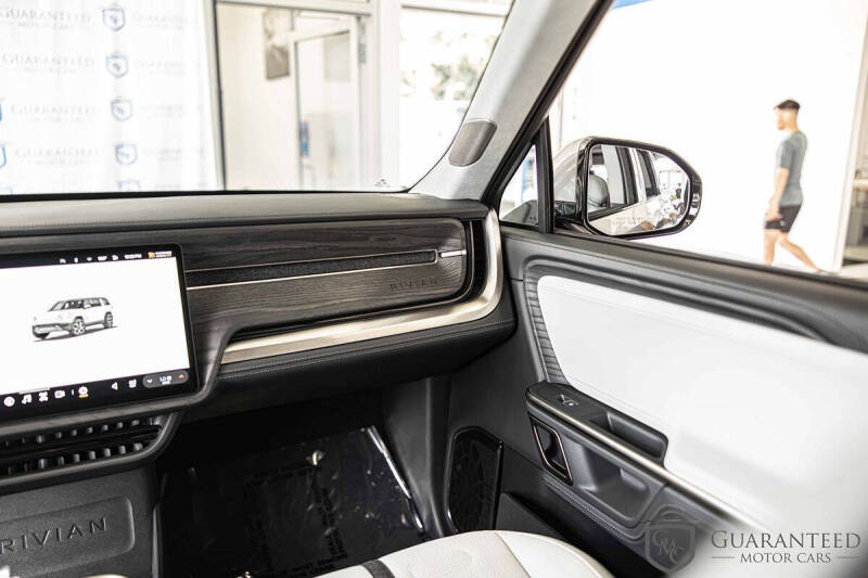 2024 Rivian R1S