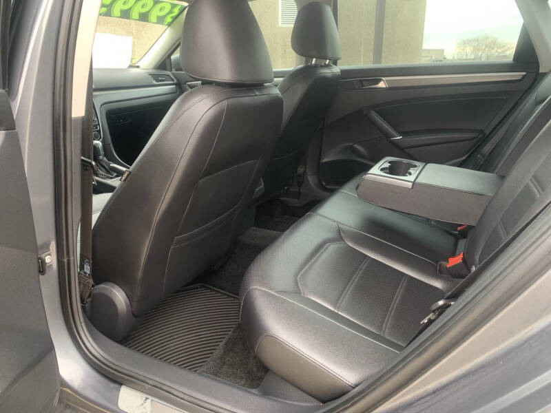 2017 Volkswagen Passat 1.8T R-Line