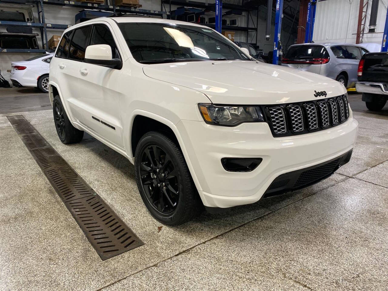 2021 Jeep Grand Cherokee for sale at Victoria Auto Sales in Victoria, MN