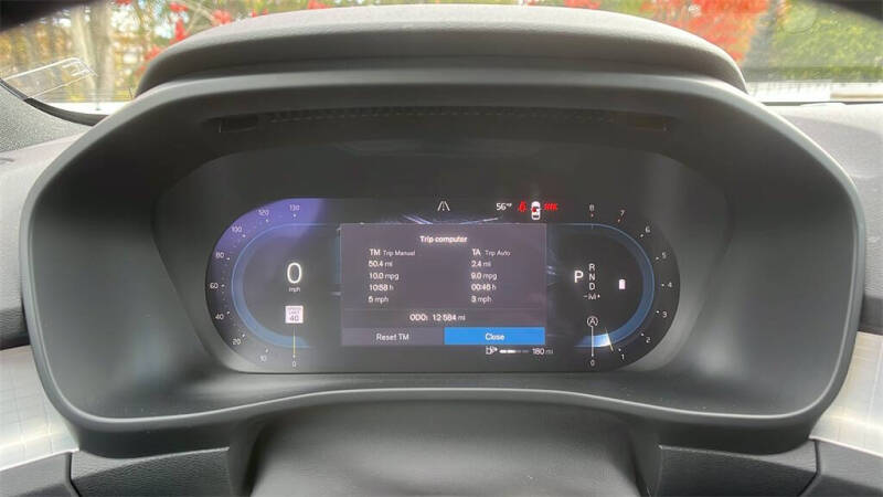 2025 Volvo XC40 B5 Core Bright Theme