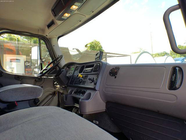 2017 Freightliner M2 106