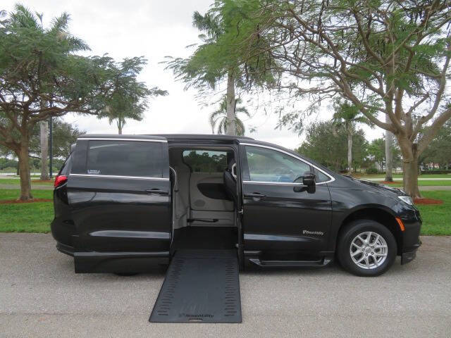2022 Chrysler Pacifica Touring L