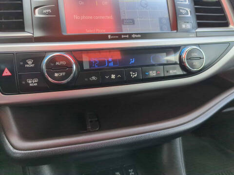 2017 Toyota Highlander SE