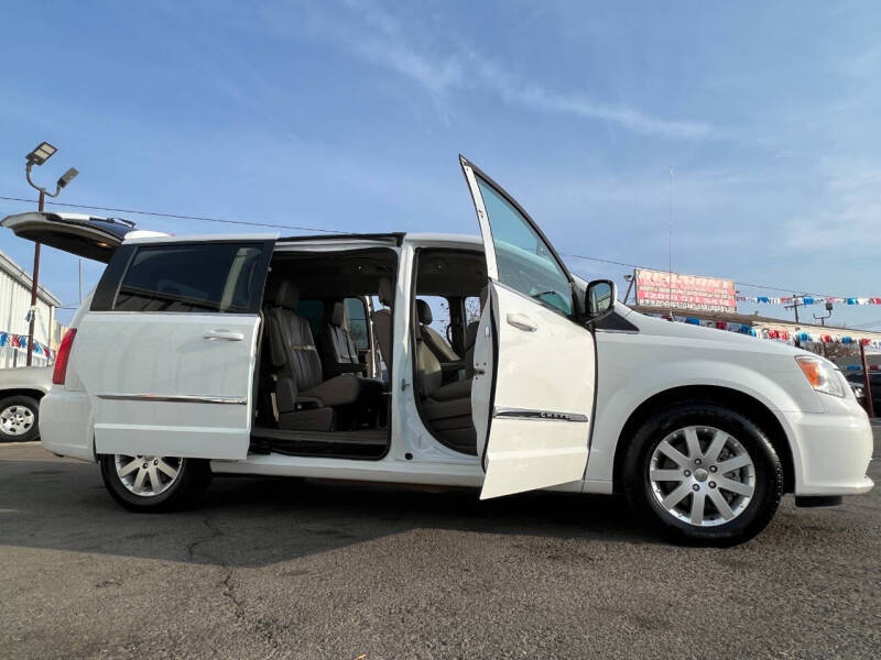 2014 Chrysler Town and Country Touring
