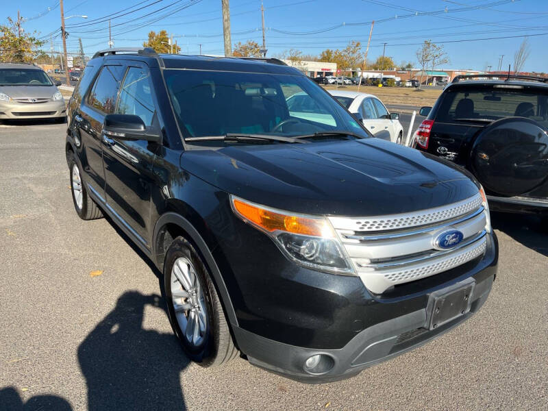 2014 Ford Explorer XLT photo 4