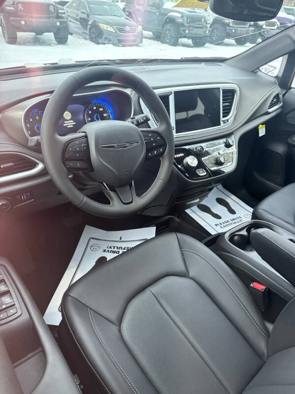 2026 Chrysler Pacifica Select