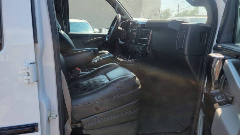 2021 GMC Savana 2500