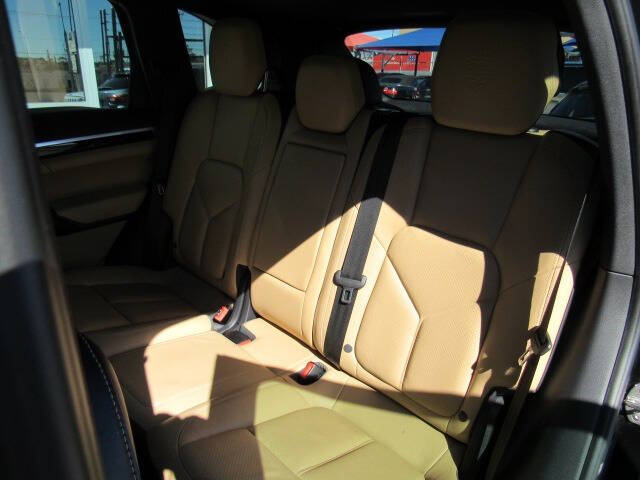 2014 Porsche Cayenne Platinum