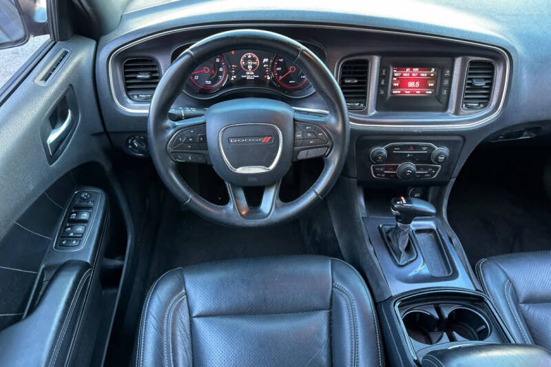 2017 Dodge Charger SE