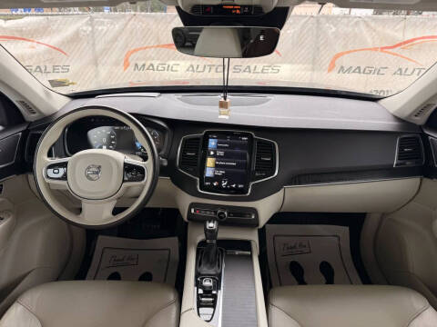 2020 Volvo XC90 T6 Momentum 6-Passenger