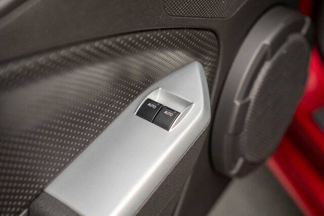 2006 Ford Mustang 17