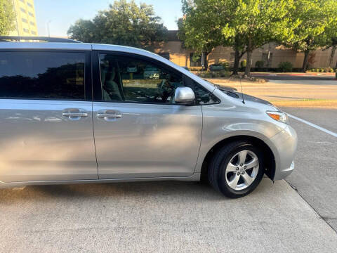 2013 Toyota Sienna LE 7-Passenger Auto Access Seat