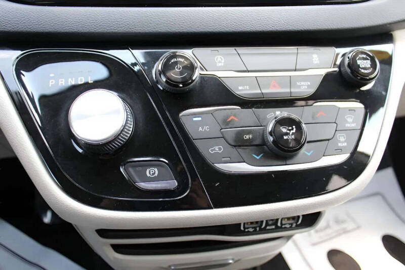 2021 Chrysler Voyager LXi