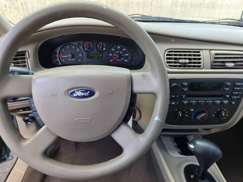 2005 Ford Taurus SE
